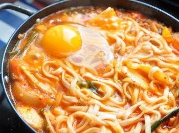 step4: 最後打一顆雞蛋即可~