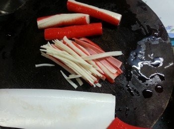 step2: 素蟹柳切絲備用