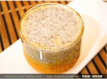 step3: 將黑木耳米布丁填滿在芒果泥的上層，至八、九分滿。