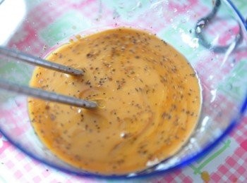 step2: 自調黑胡椒醬<span class="group_3">醬料</span>:醬油、素蠔油油膏、玉米粉、冷水、黑胡椒粒、砂糖