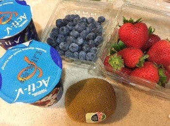 step1: 材料好簡單，只要準備乳酪同新鮮生果