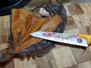 step1: 大地魚乾洗淨後刮去魚鱗