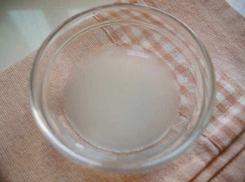 step2: *太白粉與水拌勻後備用。