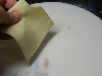 step4: 加入鹽巴與起司片調味