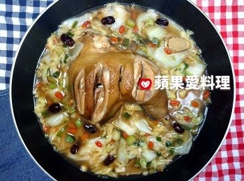 step12: 打開鍋蓋，關火，淋花雕酒（1大匙），即可起鍋。