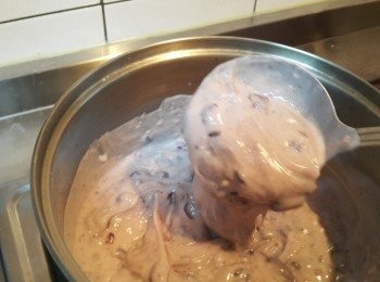 step3: 加熱直到拌成糊狀(過程中要不停攪拌才不會底部焦掉)