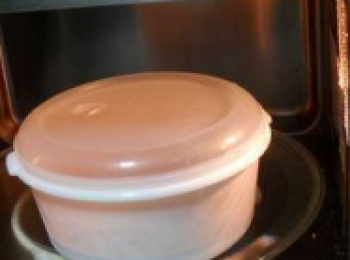 step4: 高火4分半到5分鐘。成型後切塊，第一次可以從四分鐘開始加熱，覺得水分太多，再加熱一分鐘。