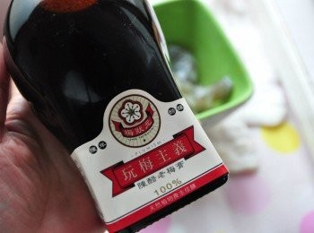 step10: 然後取1中匙【梅狀元陳醋老梅膏】