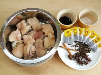 step1: 準備好所有<span class="group_1">材料</span>及『 智營.金』低糖健康蒸飯煲。