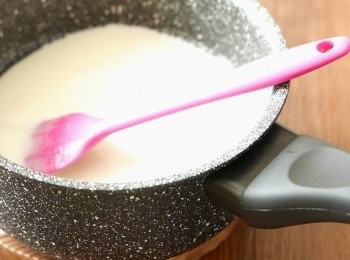 step3: 把冰糖牛奶離火放涼一陣子。