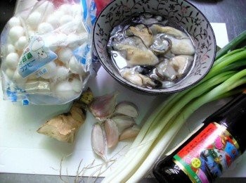 step1: 備好材料，<span class="group_2">配料</span>全切成末，辣椒切段去籽，愛吃辣可省掉去籽這步驟。