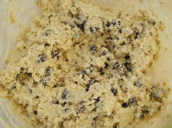 step3: 下一隻蛋拌勻，再下[步驟一]的乾材料，徹底拌勻