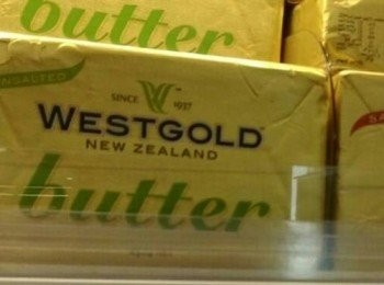 step23: 材料亦都好重要,用這款牛油效果很好,有些牛油做起比較易出好多油,包括炒奶黃亦是,麵粉最好不要用日本底筋粉,會比較軟身(今年試用了總統牛油,效果亦十分好)