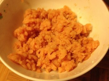 step2: 碎雞肉加醃料醃10分鐘