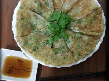 step7: 潮洲人食蠔餅會配上鮮甜的魚露，真係超美味！
P.S.我是用家人自家制的蕃薯粉，所以味道會比街買的粉更香更有口感?