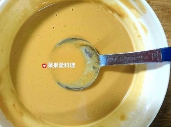 step1: 調麻醬：所有<span class="group_1">食材</span>（麵條除外）用湯匙拌勻。