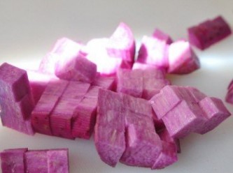 step3: 將漂亮天然紫的山藥切成四方丁狀