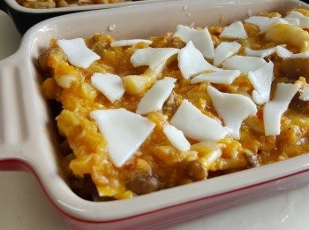 step5: 如此類推，最後一層上放上南瓜魚醬後，再將芝士加入。