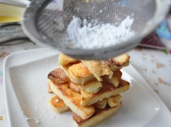 step8: 再用篩網灑些細糖粉於上層