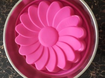 step10: 花花模和6寸盒上的布丁要食前，將模倒扣在碟上（布丁杯上的就可直接食用）