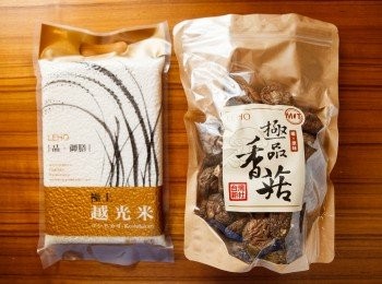 step1: 選用好品質的極上越光米和極品香菇是很重要的喔。