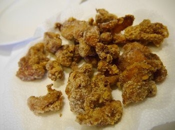 step5: *鋪廚房紙巾吸油。