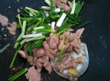 step4: 最後加入蔥條即可。