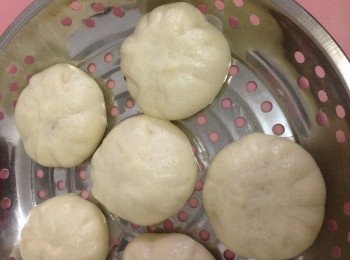 step9: 發酵完成直接開中火蒸15分鐘，在約12分鐘時將鍋蓋打開一個小縫。