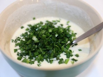 step5: (5) 加入已切粒韭菜