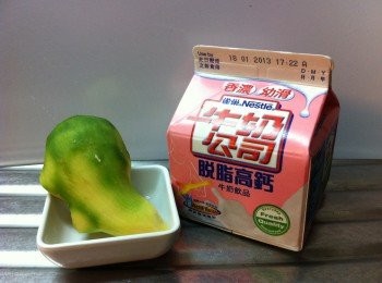 step1: 先將薑磨成汁，再將薑汁放在碗內 。