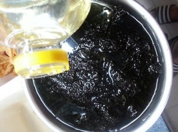 step1: 發菜加1滴油浸洗乾淨
