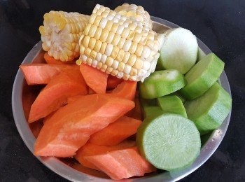 step1: 青紅蘿蔔，粟米