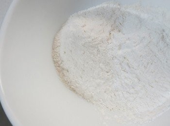 step4: 麵皮部分
1.中筋麵粉