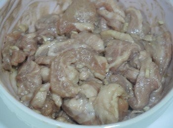 step2: 加入<span class="group_2">醃料</span>醃15分鐘