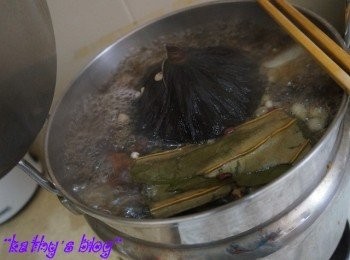 step6: 之後改用中火繼續煲~