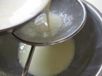 step3: 作法2.過篩2次即是<span class="group_1">布丁液</span>