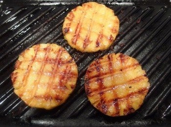 step5: 烙上格紋或菱格紋，好看又好吃。