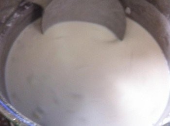 step1: 首先把全部材料混合攪拌均勻
開小火邊煮邊攪拌均勻【不要停的攪拌，以免底部燒焦】，至濃稠。