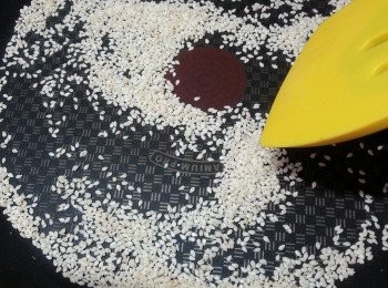 step14: (有剩的芝麻可用白鑊炒香留待其他用途,不會浪費)