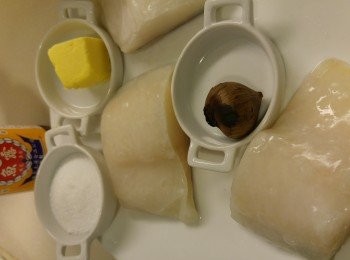 step1: 先洗淨魚扒用廚紙吸乾水份加<span class="group_3">醃料</span>備用。