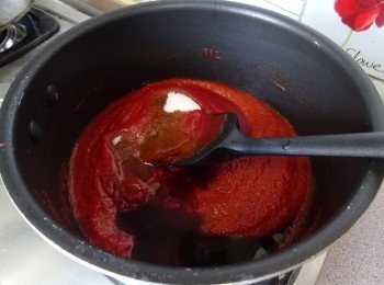 step7: 茄膏 3/4 罐 (小的地滿)     /     雞湯200ml + 水100ml     /     茄汁 4湯匙     /      糖2湯匙     /        生抽1湯匙    /     淡忌廉 4湯匙     /    生粉2茶匙加水3茶匙