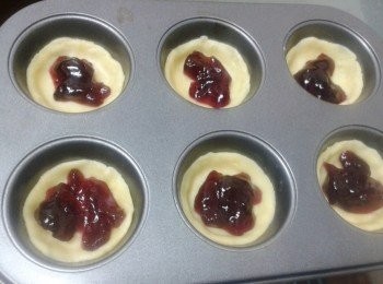 step5: 放入焗爐180度焗約15分鐘至撻皮少許金黃色即成！