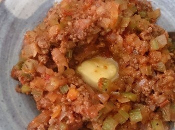 step16: 盛起後，放入牛油拌勻（小貼士：這樣餡料會增加香味，不喜牛油者可省略）