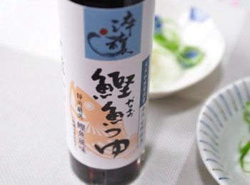 step7: 達人嚴選優質純釀醬油5祕技: 1.麴菌自然發酵之純釀造醬油 2.全程檢驗合格 3.自然不刺鼻好味道 4.熟成150+天最恰當發酵時間 5.66小時慢壓點滴榨出醇厚醬油