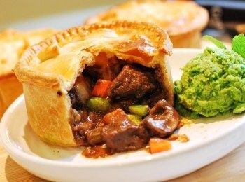 step17: ※ 可購買現成派皮，或請參考自製派皮食譜： 
【焦糖蘋果派】 http://belleslab.pixnet.net/blog/post/181009260