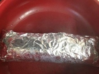 step4: 放入沙鍋中、水150cc倒入、先大火２分、再用小火燜蒸20分即可