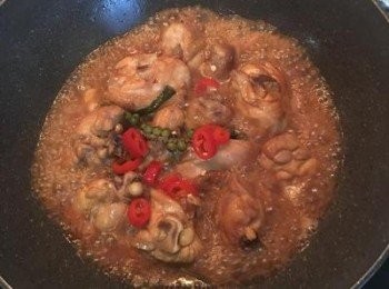 step9: 轉大火收汁，接著放入辣椒。