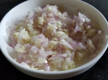 step2: 蒜頭，乾蔥