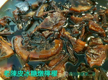 step2: 易潔鑊細中火落油(約1湯匙)，放麵包慢火煎至金黃(一定唔可以心急……)