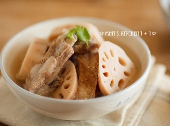 step5: 美味的蓮藕與排骨所有的鮮甜都化在湯裡，炎熱的天氣喝也覺得爽口，你也快點來試試吧。